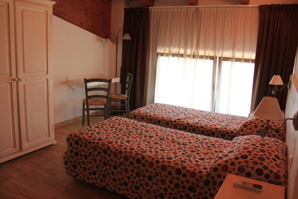 הוילה אוצאנו דל'אמיליה La Palazzina Di Ciagnano חדר תמונה